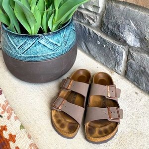 Barely Worn!!  Women’s sz 39 Arizona Birkenstocks